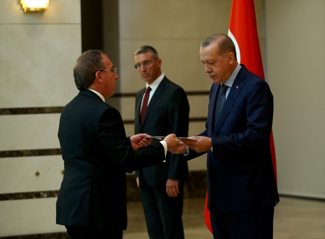 Büyükelçilerden Cumhurbaşkanı Erdoğan'a güven mektubu