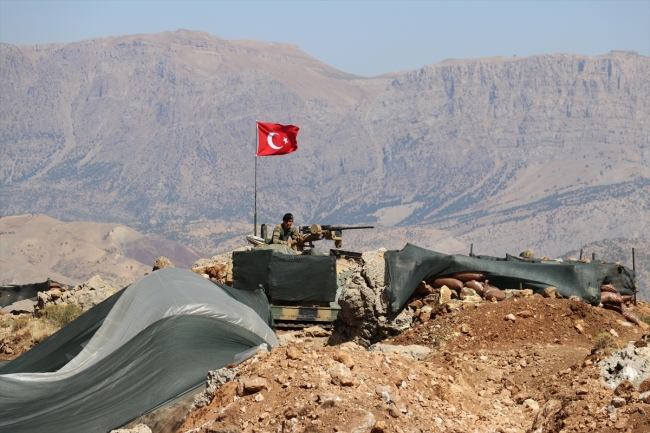 Mehmetçik Herekol Dağı'nda kuş uçurtmuyor