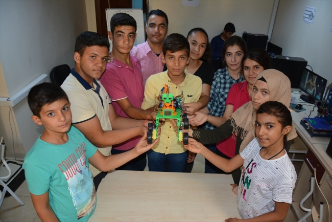 Şanlıurfalı öğrencilerden sesli komutlara cevap verebilen robot