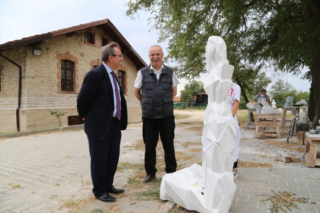 74 yaşında Güzel Sanatlar Fakültesi öğrencisi oldu