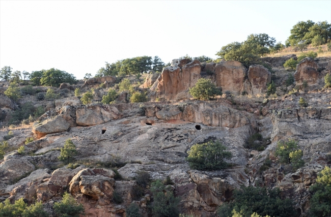 3 bin yıllık kaya mezarlar turizme kazandırılacak