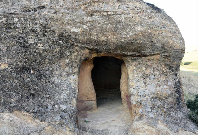 3 bin yıllık kaya mezarlar turizme kazandırılacak