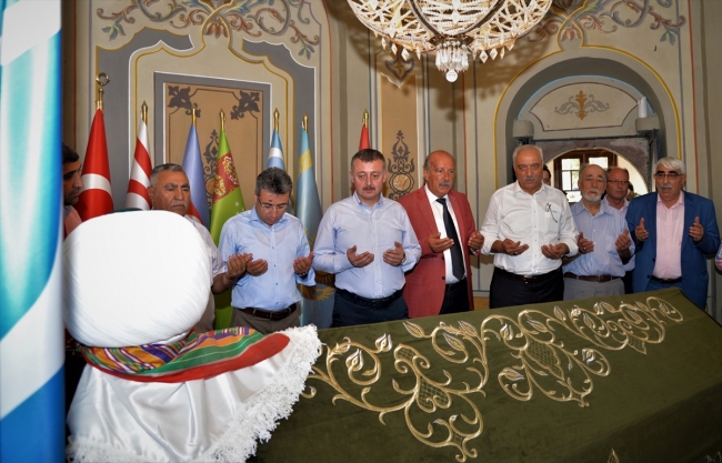 Ertuğrul Gazi Türbesi'ne ziyaretçilerden yoğun ilgi