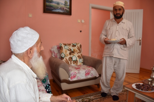 Kayınpederini kutsal topraklarda omzunda taşıdı