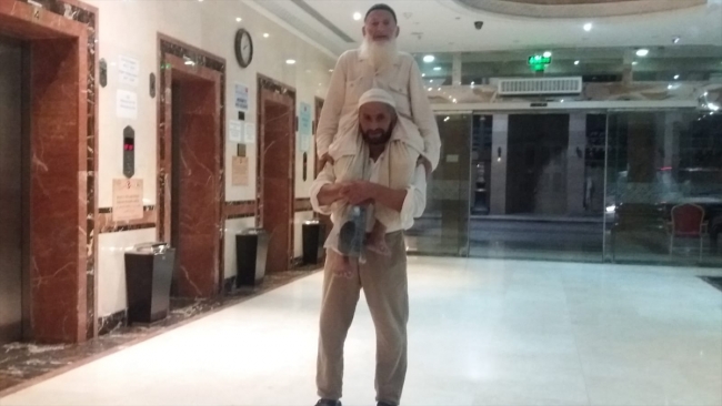 Kayınpederini kutsal topraklarda omzunda taşıdı