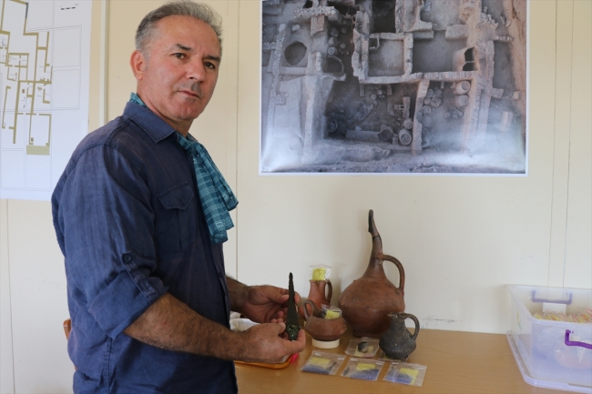 Beycesultan Höyüğü'nde 3 bin 600 yıllık tekstil parçaları bulundu