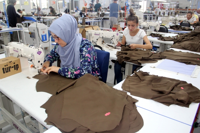 Köy köy dolaşıp fabrikaya işçi arıyorlar