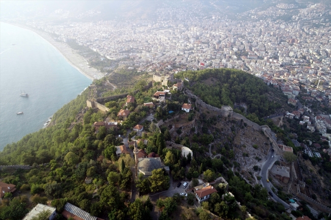 Alanya Kalesi'nde "Selçuklu Çarşısı" gün yüzüne çıkarılıyor