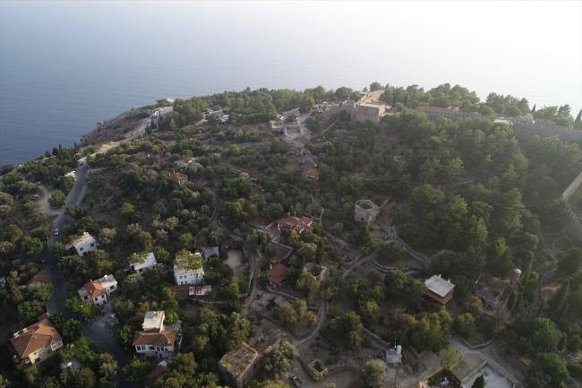 Alanya Kalesi'nde "Selçuklu Çarşısı" gün yüzüne çıkarılıyor
