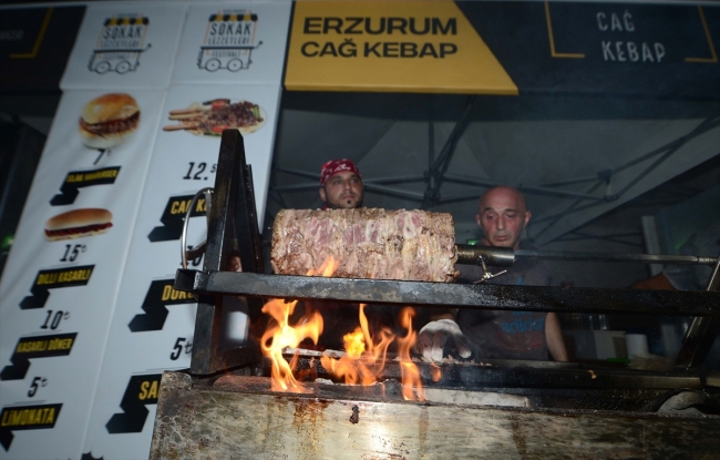 Uluslararası Sokak Lezzetleri Festivali Antalya'da başladı