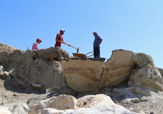 Hacılar Büyük Höyük kazılarıyla 5 bin yıllık krallığın izindeler