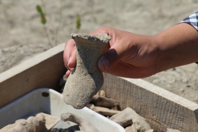 Hacılar Büyük Höyük kazılarıyla 5 bin yıllık krallığın izindeler