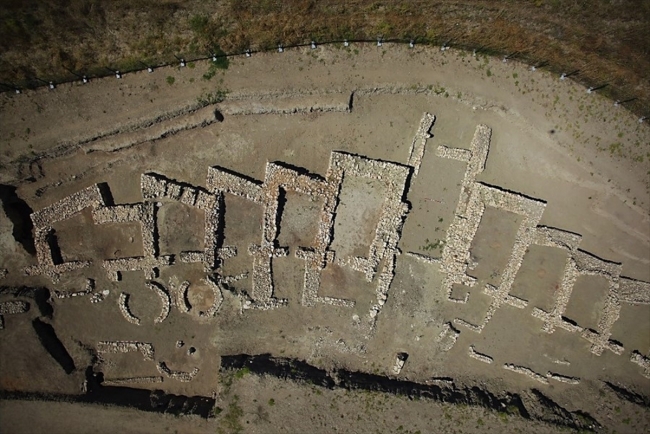 Hacılar Büyük Höyük kazılarıyla 5 bin yıllık krallığın izindeler