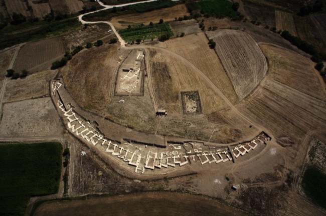 Hacılar Büyük Höyük kazılarıyla 5 bin yıllık krallığın izindeler