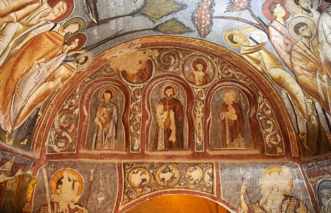 Karanlık Kilise'nin bin yıllık freskleri korunuyor