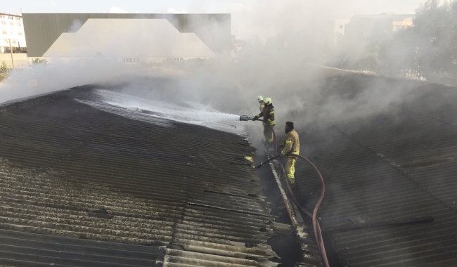 İstanbul Tuzla'da fabrika yangını