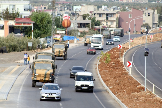 Suriye sınırına komando ve askeri araç sevkiyatı