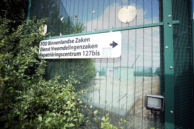 Belçika göçmenleri tek merkezde hapsedecek