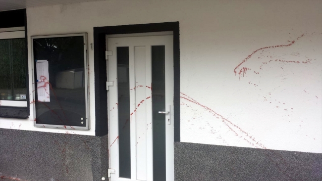 Almanya'da camiye saldırı