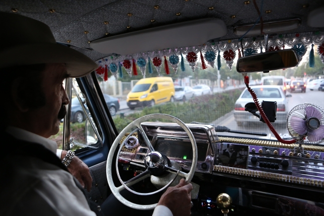 Çorumlu Sefer Karakaş kovboy kıyafetleriyle ilgi çekiyor