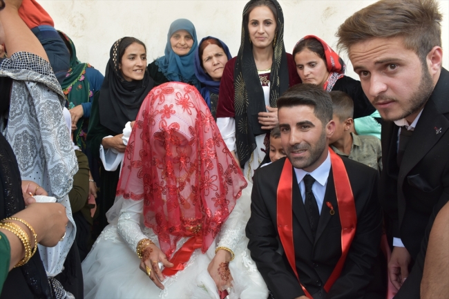 Sınır köyünde Türk bayrağı geleneği