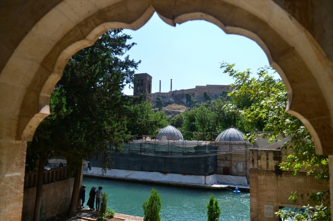 Kur'an-ı Kerim ve ney eşliğinde Balıklıgöl ziyareti