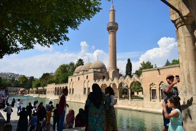 Kur'an-ı Kerim ve ney eşliğinde Balıklıgöl ziyareti