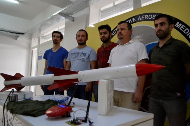 Üniversite öğrencilerinden yük taşıyabilen roket "Temren"