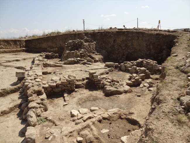 Maydos Kilise Tepesi Höyüğü'nde 2 bin 500 yıllık yayık kabı bulundu