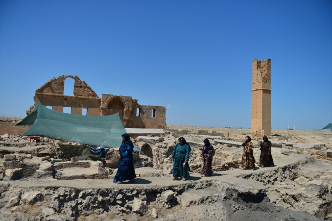 Tarihlerini kendi elleriyle gün yüzüne çıkaran Harranlı kadınlar