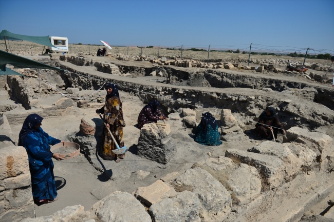 Tarihlerini kendi elleriyle gün yüzüne çıkaran Harranlı kadınlar