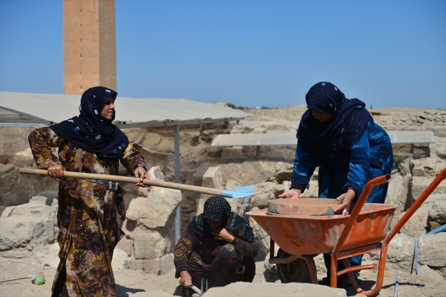 Tarihlerini kendi elleriyle gün yüzüne çıkaran Harranlı kadınlar
