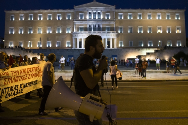Yunanistan'da "kemer sıkma" karşıtı gösteri