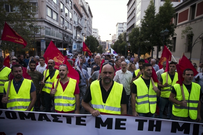 Yunanistan'da "kemer sıkma" karşıtı gösteri