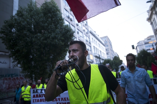 Yunanistan'da "kemer sıkma" karşıtı gösteri
