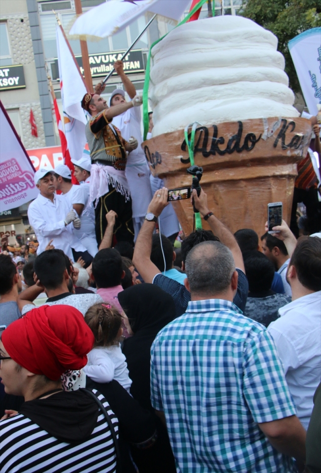 "Dünyanın en büyük dondurma topu" rekor denemesi