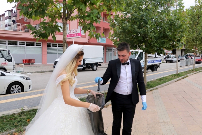 Dünya Temizlik Günü'nde gelinlik ve damatlıkla çöp topladılar