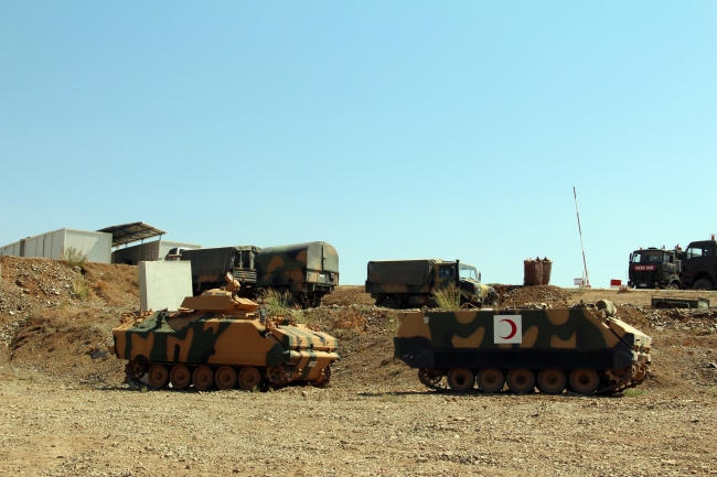 Suriye sınırına askeri sevkiyat sürüyor