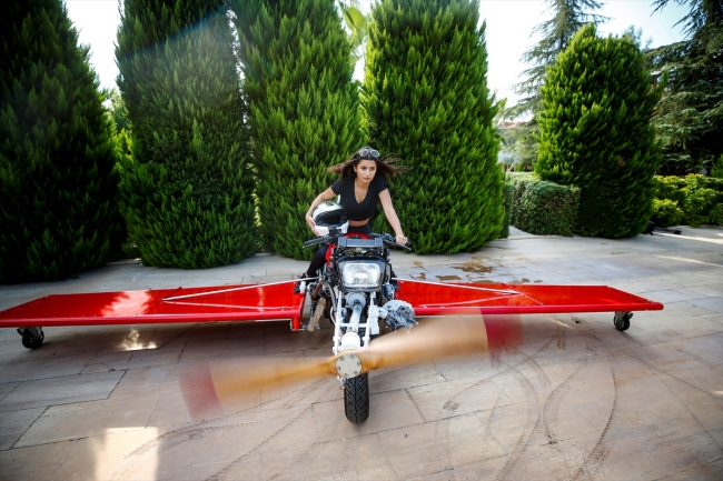 "Uçan motosiklet" hayaliyle motoruna kanat ve pervane taktı