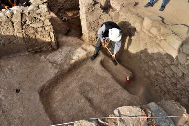 Harput Kalesi'nde Urartu dönemine ait "açık hava sunak alanı" bulundu