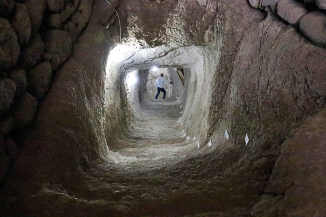 Harput Kalesi'nde Urartu dönemine ait "açık hava sunak alanı" bulundu