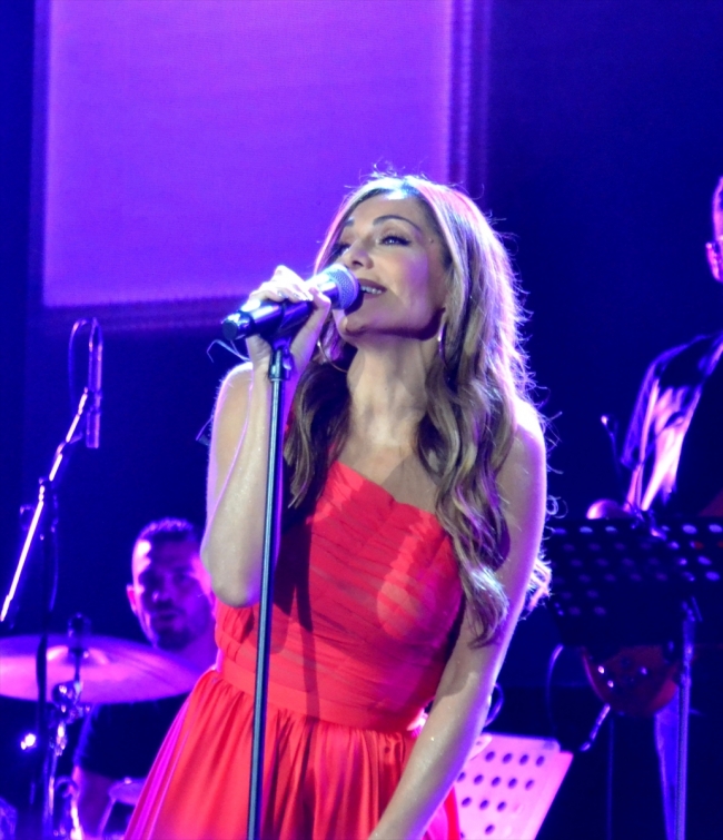 Yunan şarkıcı Despina Vandi İstanbul'da konser verdi