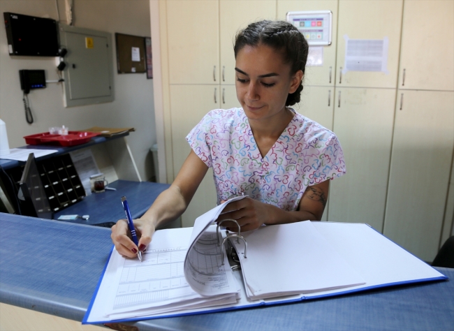 Hem şifa dağıtıyor hem ringlerde mücadele ediyor