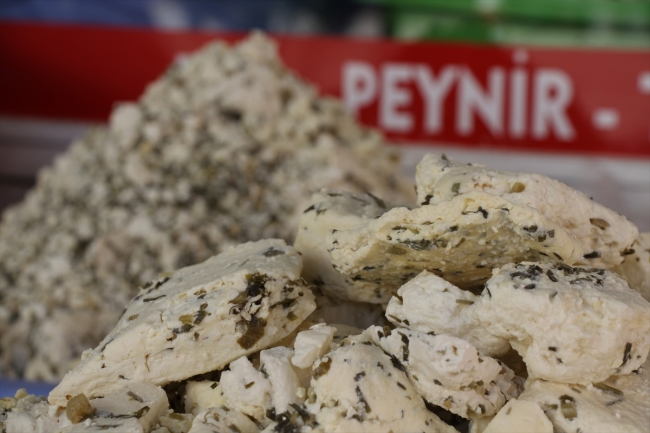 Van kahvaltılarını lezzetlendiren otlu peynir artık tescilli