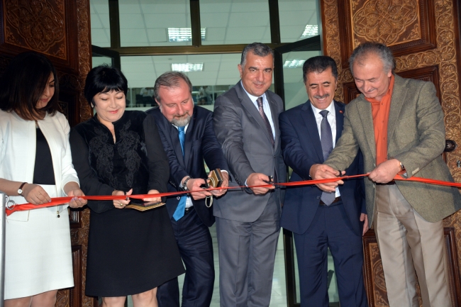 Türkiye'deki Özbek kaynaklı eserlerin tıpkıbasımları Özbekistan'a hediye edildi