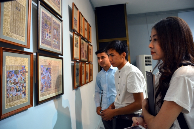 Türkiye'deki Özbek kaynaklı eserlerin tıpkıbasımları Özbekistan'a hediye edildi