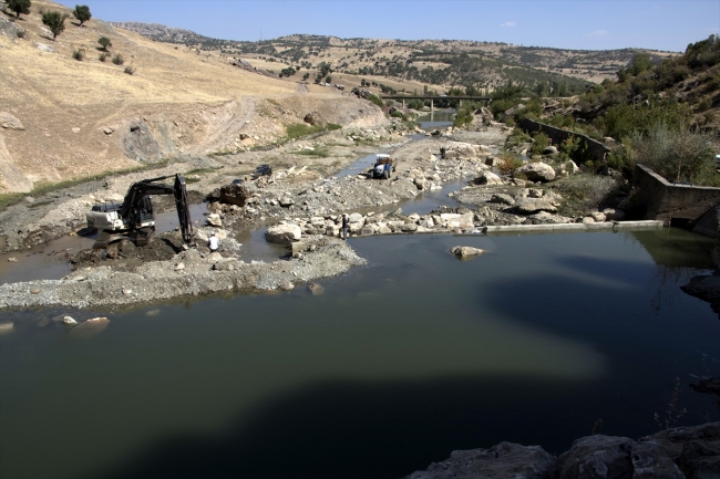 Diyarbakır çiftçisine belediyeden sulama kanalı desteği
