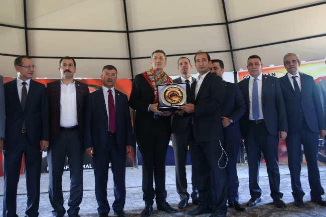 Bakan Selçuk, Suriyeli öğrencilerden "Türkiyem" şarkısını dinledi