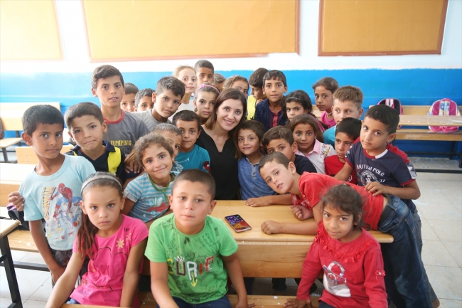 Urfa dağlarının Ceylan öğretmeni öğrencilerini geleceğe hazırlıyor
