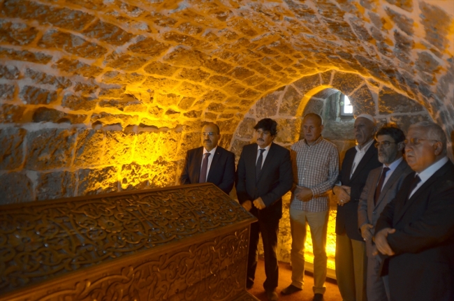 Bitlis'te tarihi Feyzullah El Ensari Türbesi ziyarete açıldı